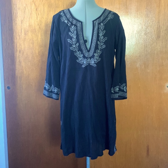 Old Navy Dresses & Skirts - Old Navy black w/ silver embroidery tunic dress blouse L